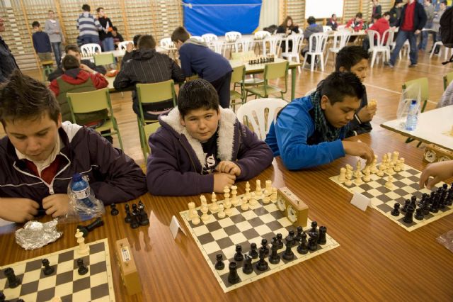 Los ganadores del VII Torneo Intercentros de Ajedrez alzan sus trofeos - 5, Foto 5