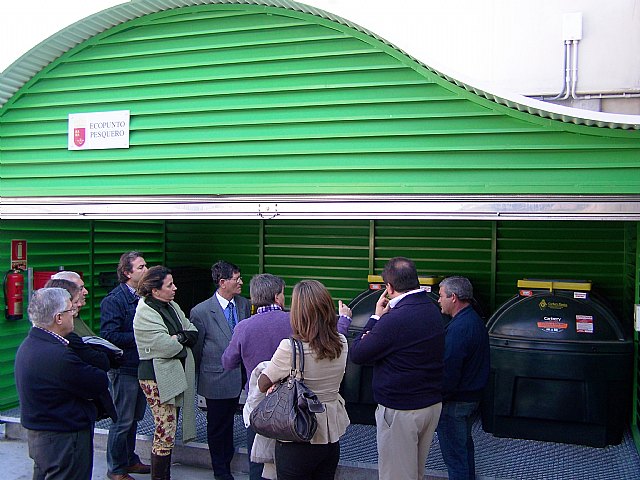 Obras Públicas instala un eco punto en el puerto pesquero de Águilas para preservar el litoral frente a posibles vertidos contaminantes - 1, Foto 1