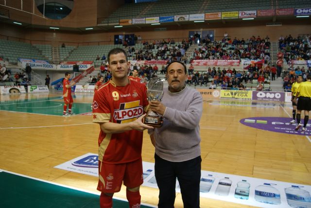 Vinicius recoge el premio 'Mejor Jugador de la temporada 2009/10' otorgado por al Peña 1ª Liga - 2, Foto 2