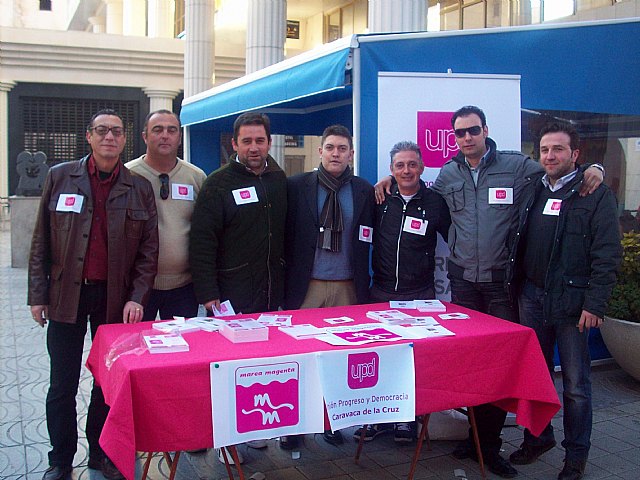UPyD Caravaca continua su pre-campaña a pie de calle, el sábado en plaza Tuzla se instalo una mesa informativa - 1, Foto 1