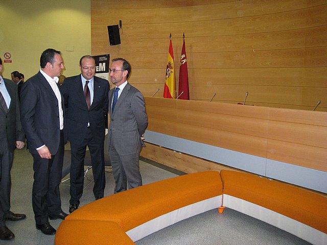 La Comunidad facilita que el Cetem y tres empresas desarrollen muebles inteligentes con propiedades electrotérmicas y lumínicas - 1, Foto 1