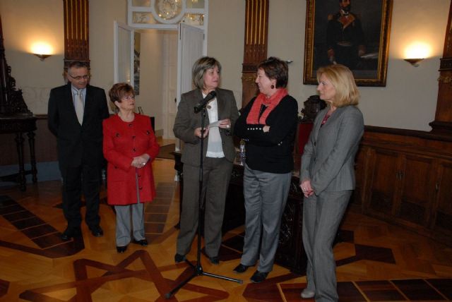 El Ayuntamiento entrega 117.000 euros para el Carnaval 2011 - 1, Foto 1