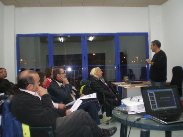 100 entrenadores de la liga de fútbol base amplian sus conocimientos - 4, Foto 4