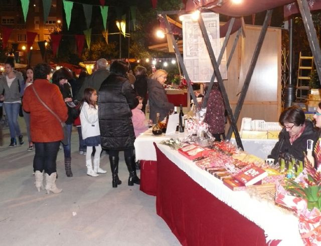 Según las primeras estimaciones, cerca de 17.000 personas visitaron la Feria del Amor 2011 - 4, Foto 4