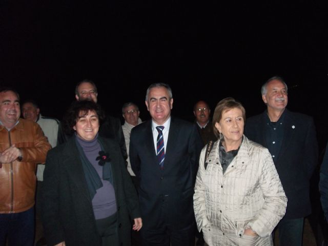 González Tovar pone en funcionamiento la iluminación de la glorieta de acceso a Alumbres - 1, Foto 1