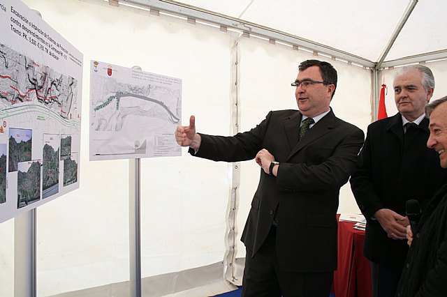 Obras Públicas inicia la instalación de un sistema contra desprendimientos para mejorar la seguridad vial en los accesos a Abarán - 1, Foto 1