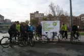 Jugadores de El Pozo Murcia Fútbol Sala utilizan bicicletas municipales para entrenar