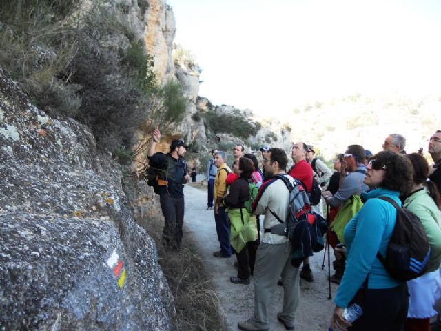 Cincuenta senderistas estrenan, de la mano de la concejalía de Deportes, el sendero PR-MU-69 - 4, Foto 4