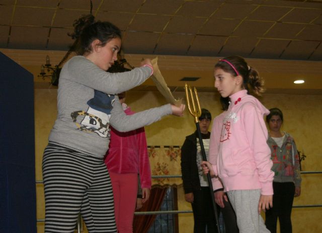 Cerca de 200 alumnos del Conservatorio de Caravaca representan el musical La Sirenita - 1, Foto 1