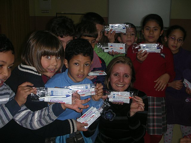El Ayuntamiento imparte unas charlas de Higiene Bucodental en los colegios del municipio - 1, Foto 1