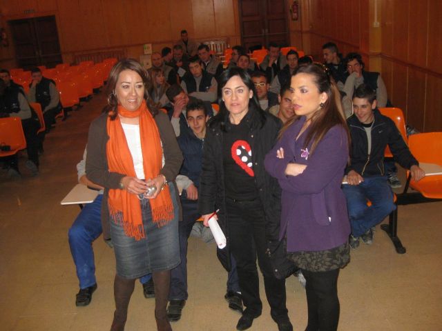 Cuarenta y tres alumnos se forman mientras trabajan en la construcción del Cuartel de la Policía Local de La Alberca - 1, Foto 1
