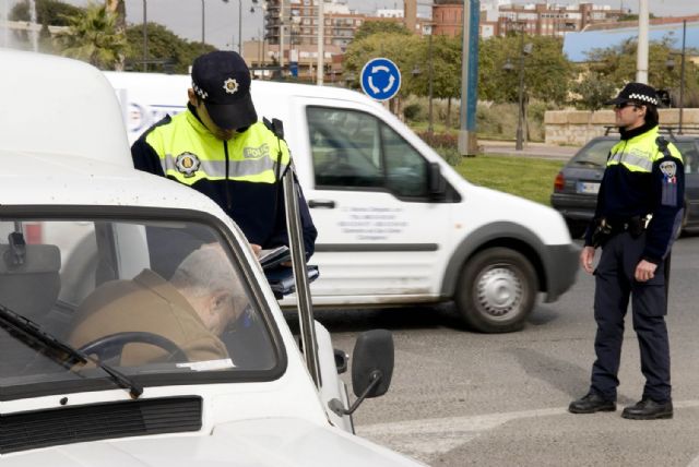 Cerca de treinta conductores multados por no llevar el cinturón - 1, Foto 1