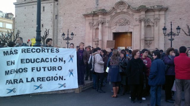 Concentración en Totana contra los recortes en educación - 1, Foto 1