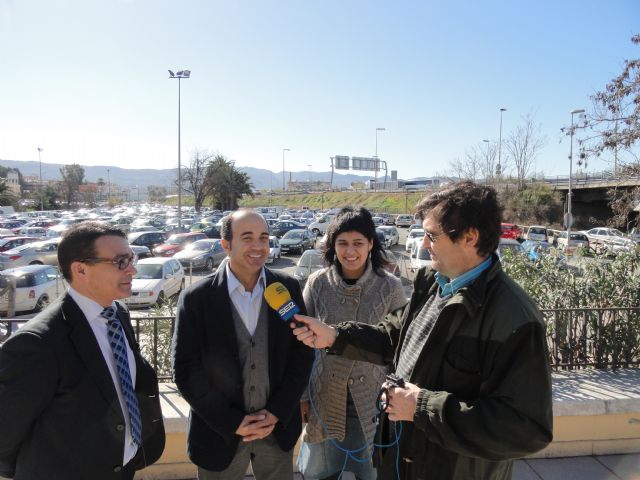 Pedro López propone crear una red de parkings disuasorios conectada mediante  transporte público y bicicletas de alquiler - 1, Foto 1