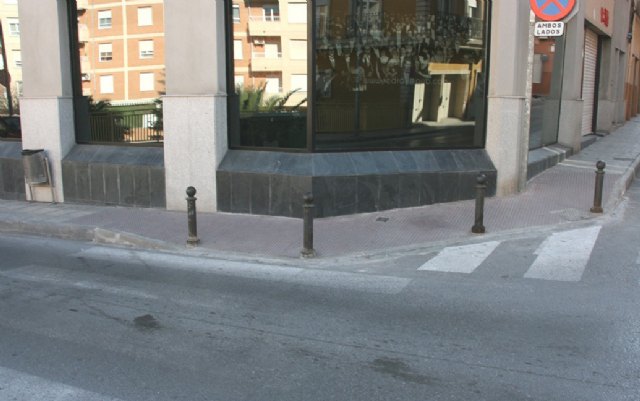 Obras Públicas finaliza las obras de mejora de la movilidad peatonal en Yecla - 1, Foto 1