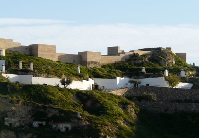 El Ayuntamiento y Obras Públicas impulsan la recuperación del entorno paisajístico y urbano del Castillo de Nogalte en Puerto Lumbreras - 1, Foto 1