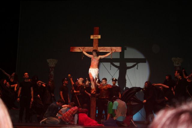 Lleno solidario en las dos representaciones de Jesucristo Superestrella - 2, Foto 2