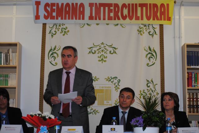 González Tovar inaugura las Jornadas Interculturales del IES El Carmen - 1, Foto 1