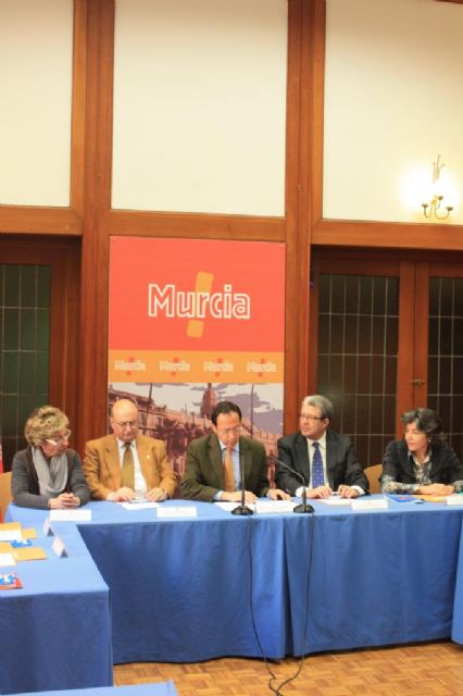 Miguel Ángel Cámara impulsa un convenio que beneficiará con descuentos y bonificaciones en los comercios a 7.800 familias numerosas de Murcia - 1, Foto 1