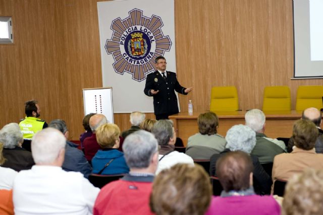 No forcejear en un robo y fijarse en el atacante, principales consejos para la seguridad de nuestros mayores - 1, Foto 1