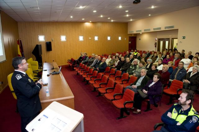 No forcejear en un robo y fijarse en el atacante, principales consejos para la seguridad de nuestros mayores - 2, Foto 2