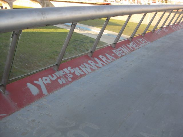 La desidia de adueña de la pasarela Manterola y del puente viejo del Barrio en Lorca - 1, Foto 1