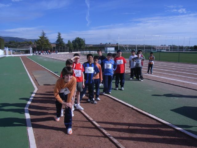 Más de cien niños han participado en la jornada de atletismo de deporte escolar clasificatoria para la fase regional, Foto 1
