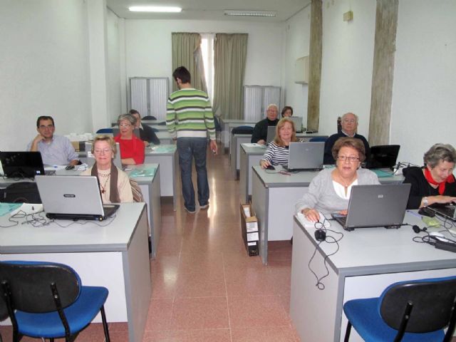 Navegar por Internet y manejar el PC ya son pruebas superadas por nuestros mayores - 3, Foto 3