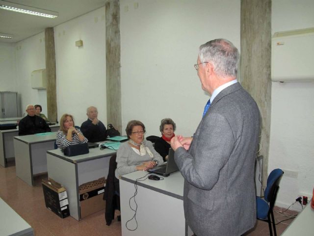 Navegar por Internet y manejar el PC ya son pruebas superadas por nuestros mayores - 4, Foto 4