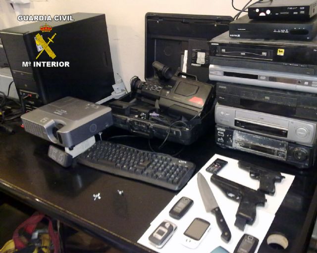 La Guardia Civil detiene a dos personas, uno de ellos menor, por la comisión de varios delitos contra el patrimonio - 2, Foto 2