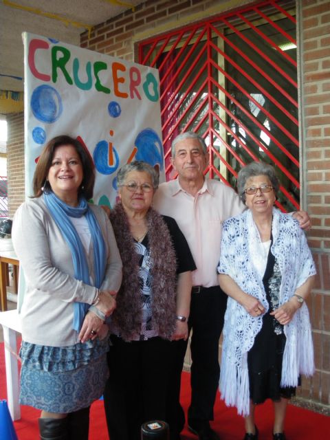Cerca de 60 personas mayores disfrutan de las actividades preparadas por los alumnos del curso Monitor de ocio y tiempo libre - 1, Foto 1