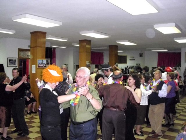 Cerca de 60 personas mayores disfrutan de las actividades preparadas por los alumnos del curso Monitor de ocio y tiempo libre - 2, Foto 2