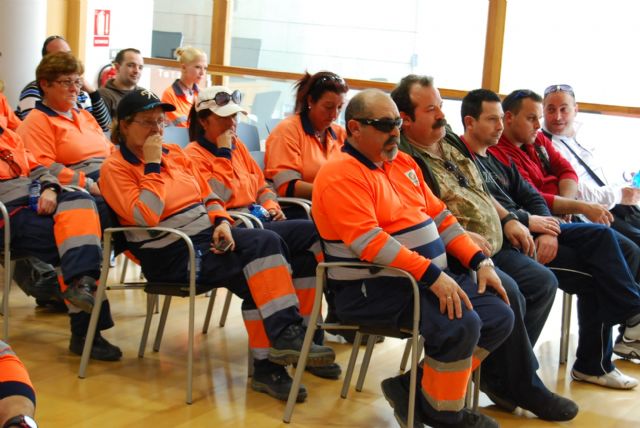 El alcalde y el concejal de Servicios se reúnen con los trabajadores del servicio de recogida de basura y limpieza viaria - 3, Foto 3