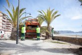 Podan las palmeras del Paseo del Puerto y de la Avenida Doctor Meca