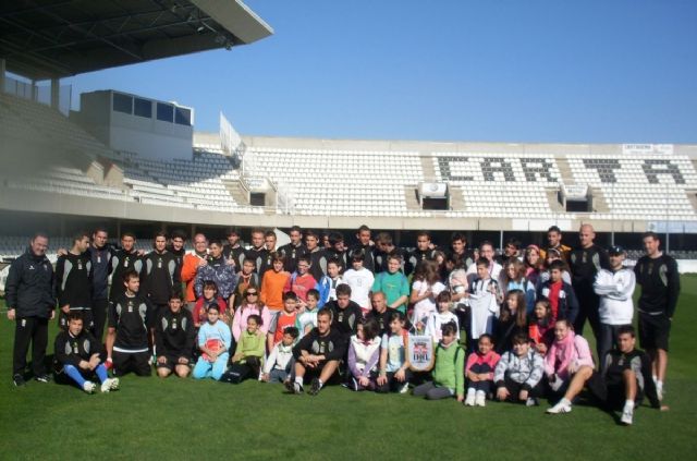 Alumnos del CP Beethoven y el FC Cartagena, juntos con el ADE - 1, Foto 1