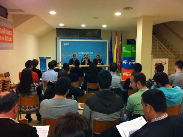 El presidente regional de NNGG mantiene una reunión de trabajo con los integrantes de Totana - 3, Foto 3