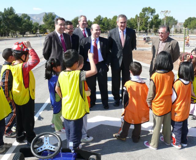 Gaspar Zarrías inaugura en Jumilla un nuevo Centro de Día para personas mayores y otro de Seguridad Vial - 1, Foto 1