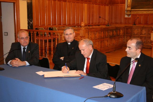 Caravaca entrega los premios Tomir a la Selección Española de Fútbol, al Obispo y al grupo Santa Cruz - 2, Foto 2