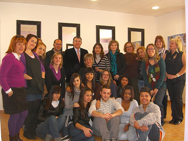 La Comunidad financió con 194.000 euros un proyecto para integrar a mujeres en riesgo de exclusión social en la comarca oriental - 1, Foto 1