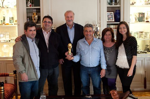 Vicente del Bosque apoya a las personas con una enfermedad rara, Foto 1