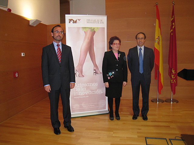 La Comunidad facilita que 16 delegaciones y medio centenar de profesionales internacionales acudan a la 50 edición de la Feria del Mueble de Yecla - 1, Foto 1