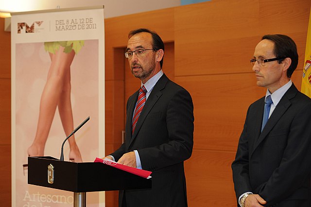 La Comunidad facilita que 16 delegaciones y medio centenar de profesionales internacionales acudan a la 50 edición de la Feria del Mueble de Yecla - 2, Foto 2