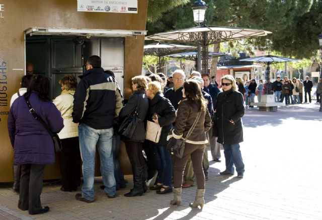 Colas para comprar la entrada del Concurso de Chirigotas - 1, Foto 1