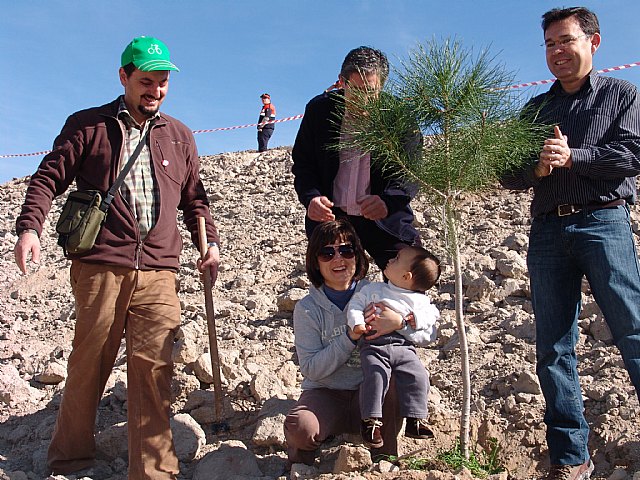 El Pueblo de Bullas comienza la repoblación de la nueva zona verde de Los Cantos - 1, Foto 1