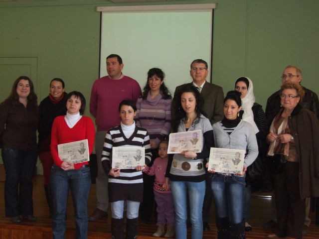 Blanca recibe los diplomas del proyecto Abraham - 1, Foto 1