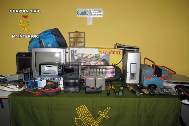 La Guardia Civil detiene a siete personas por la comisin de delitos contra el patrimonio en Alhama de Murcia, Foto 1