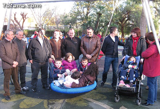 Doscientos niños con discapacidad disfrutarán de los dos parques adaptados que el ayuntamiento ha instalado, Foto 1