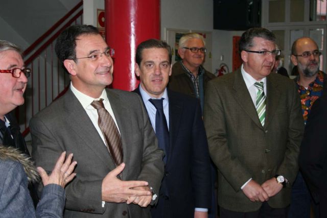Inaugurada la exposición de trabajos de formación en habilidades plásticas de estampación y cerámica, en el centro integral de san josé obrero - 2, Foto 2