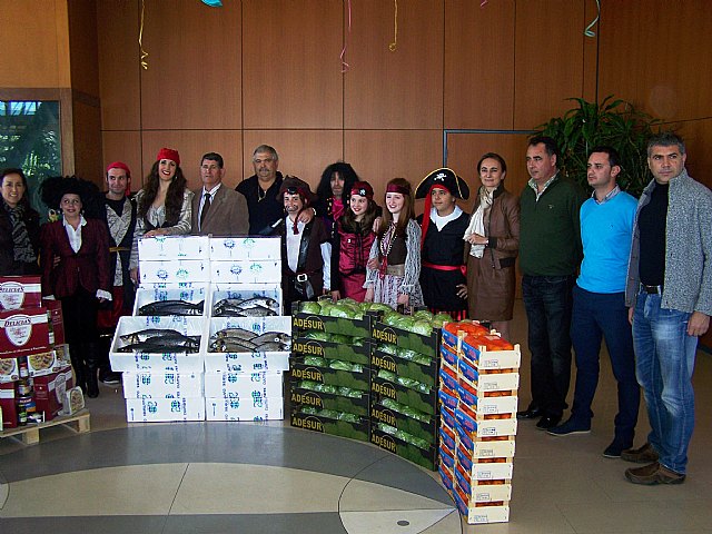 Los Personajes del Carnaval 2011 reciben su peso en productos de la tierra - 1, Foto 1