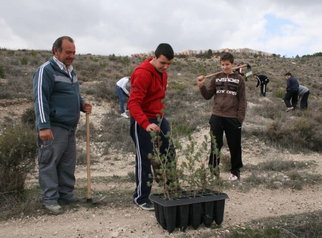 El Ayuntamiento planta 250 especies en el paraje de Las Tosquillas de Barranda - 2, Foto 2